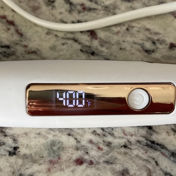 Kristin Ess Soft Wave Titanium Curling Wand, Beachy Waves & Curls 1 1/4" Barrel - Picture 9 of 14